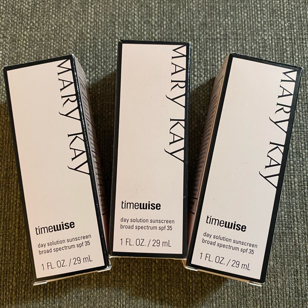 NEW Mary Kay Timewise day Solution